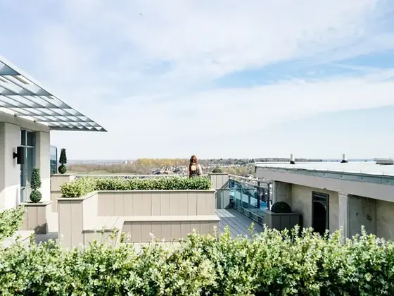 Dachterrasse mit Pflanzkästen