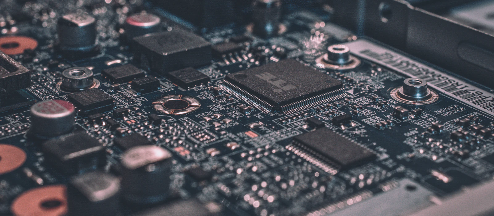 Moderne IT-Technologie – Platine und digitale Infrastruktur